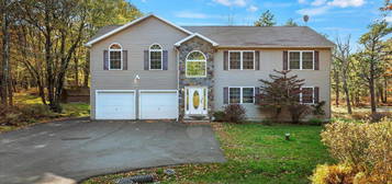 1042 Clover Rd, Long Pond, PA 18334