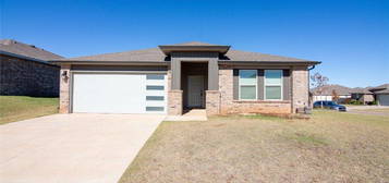 10405 NW 24th Ter, Yukon, OK 73099