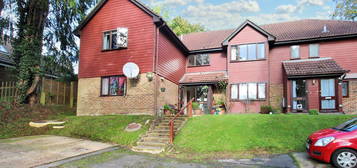 Flat to rent in Hilders Farm Close, Crowborough TN6