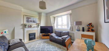 Triplex to rent in Fairfield Drive, Wandsworth SW18