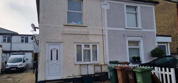 Flat to rent in Sandy Lane North, Wallington SM6