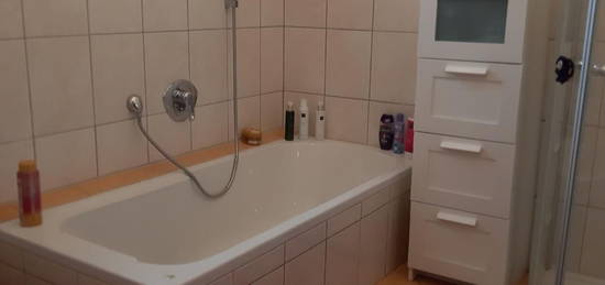 4-Zimmer-Wohnung mit separatem Eingang und Kamin – ab 01.12.2024