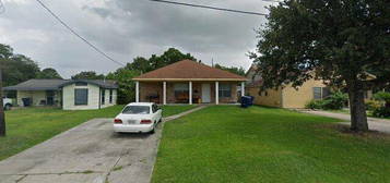 928 13th Ave N, Texas City, TX 77590