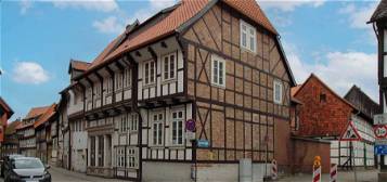 Spannendes Potenzial: Sanierungsbedürftiges Mehrfamilienhaus mit 2 WE und 1 GE in Hornburg