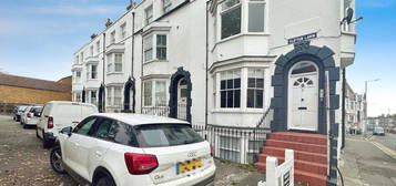 Flat to rent in Clifton Lawn, Ramsgate CT11