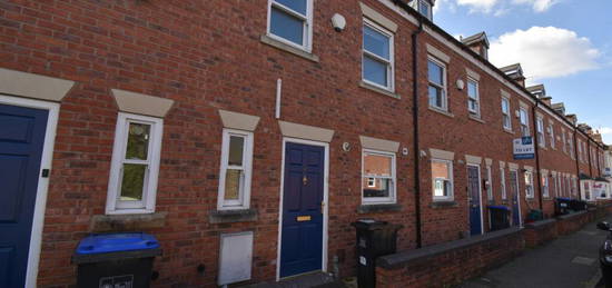 5 bedroom terraced house