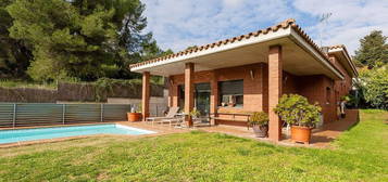 Chalet en calle De la Vall en Ullastrell