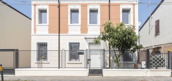 Casa indipendente in vendita in via della Viola, 16