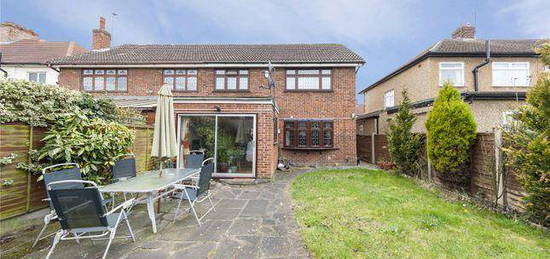 4 bedroom semi-detached house to rent