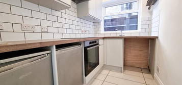 Flat to rent in Oakfield Road, Croydon CR0