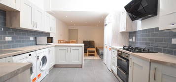 6 bedroom terraced house to rent