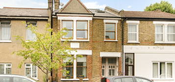 Flat to rent in Cecil Road, Wimbledon, London SW19