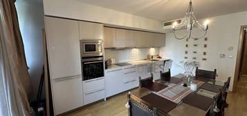 Byt 3+kk, 93 m², Ke kapslovně, Praha