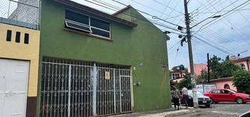 Casa en  Calle Insurgentes Oaxaqueños, Jardines De Torremolinos, Morelia, Michoacán De Ocampo, 58197, Mex