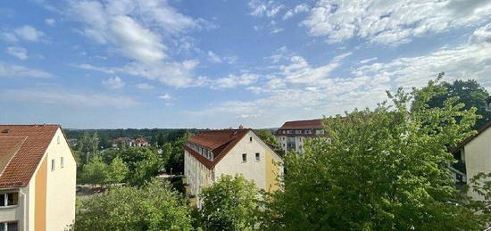 moderne frisch sanierte DG-Wohnung mit EBK + Stellplatz in Reichenbrand mieten