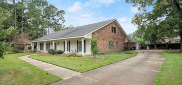 205 W Woodstone Ct, Baton Rouge, LA 70808