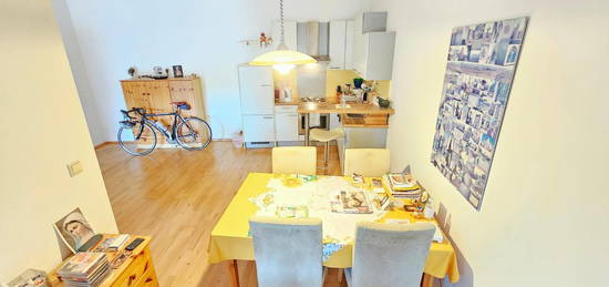 4% RENDITE und ZENTRALE LAGE: Moderne 2,5-Zimmer-Wohnung mit 21,18 m² großer Terrasse