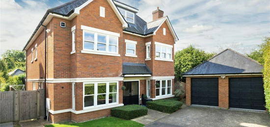 5 bedroom detached house