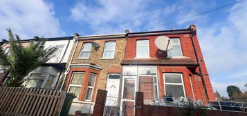 End terrace house to rent in Harvey Road, London E11