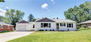 606 Eastview Dr, Green Bay, WI 54302