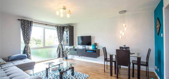 Flat to rent in Priory Grange, Fortis Green, London N2