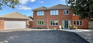 5 bed detached house for sale