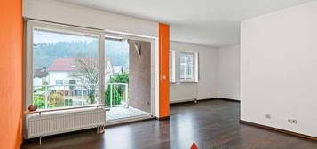 Helle 2 Zimmer-Wohnung mit großem Balkon (mit Neckarblick), Einbauküche und TG-Stellplatz