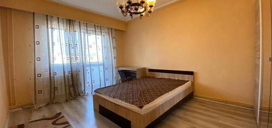 Apartament de vanzare cu 3 camere, decomandat, Manastur, Cluj Napoca