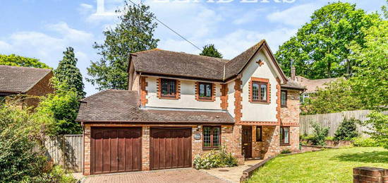 5 bedroom detached house