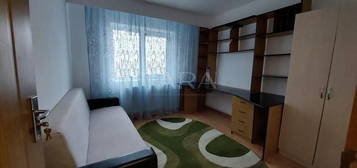 Apartament cu 3 camere de inchiriat, zona Calea Floresti.