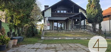 Endlich Platz - Einfamilienhaus mit Carport und Garage