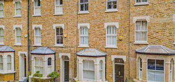 Town house for sale in Park Row, Greenwich, London SE10