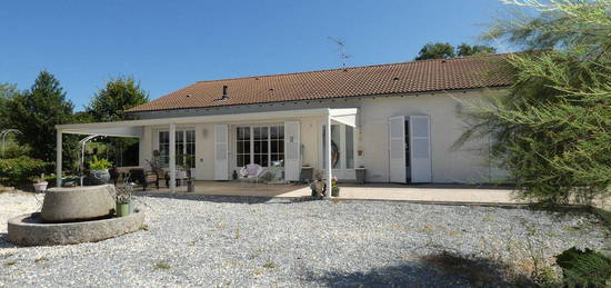 Beau pavillon de plain pied avec grand terrain et jolies vues dégagées