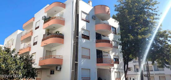 Arrendamento - Apartamento T1 no centro da Marisol - Charneca da Capar