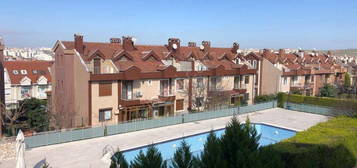 Baheehir Boazky'de Satlk Natamam Villa 4+1 380 M Kare