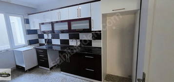 İLKADIM LİSE CADDESİ ÜZERİNDE 3+1 SATILIK DAİRE