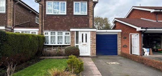 3 bedroom link detached house for sale