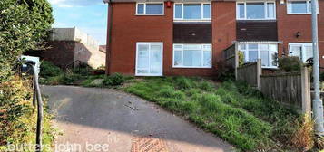 4 bedroom semi-detached house to rent