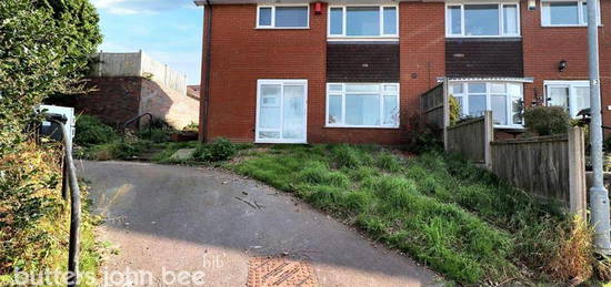 4 bedroom semi-detached house to rent