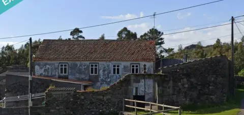 Casa r&#xFA;stica en Ribeira (Santa Uxia)