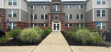 23002 Chandlers Ln APT 231, Olmsted Falls, OH 44138