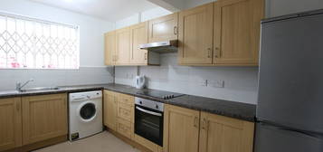 Flat to rent in Fry Road, London NW10