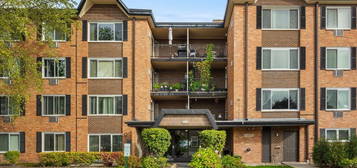 1127 S Old Wilke Rd Apt 203, Arlington Heights, IL 60005