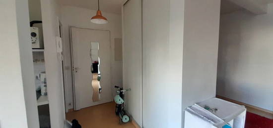 Studio  à louer, 1 pièce, 33 m², Étage 2/7