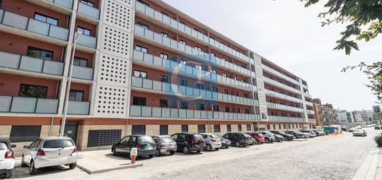 Apartamento T1Kit , novo, em frente ao Hospital S. João