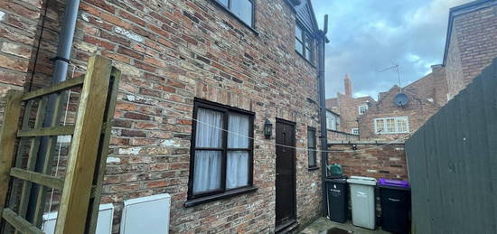 End terrace house to rent in Mawers Yard, Kidgate, Louth LN11