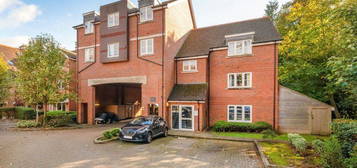 Flat for sale in Lockhart Road, Nascot Wood, Watford, Hertfordshire WD17