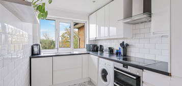 Flat to rent in Nutfield Road, Merstham, Redhill RH1