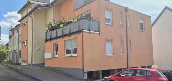 Moderne 2-Zimmer-Wohnung mit Terrasse und Stellplatz in zentraler Lage von Bammental