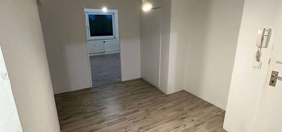 Stilvolle, vollständig renovierte 3-Raum-Wohnung mit Balkon in Berlin Lichterfelde (Steglitz)